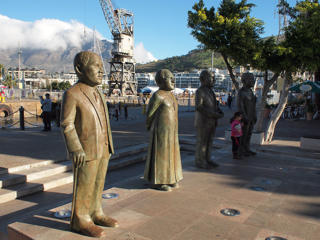 Nobelsquare, Cape Town (ganz rechts Mandelas Statue)